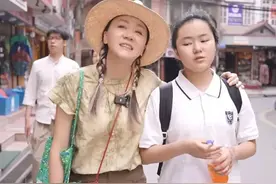 演员王一楠携女暑假尼泊尔支教，女儿正脸公开，高鑫的基因强大！图片