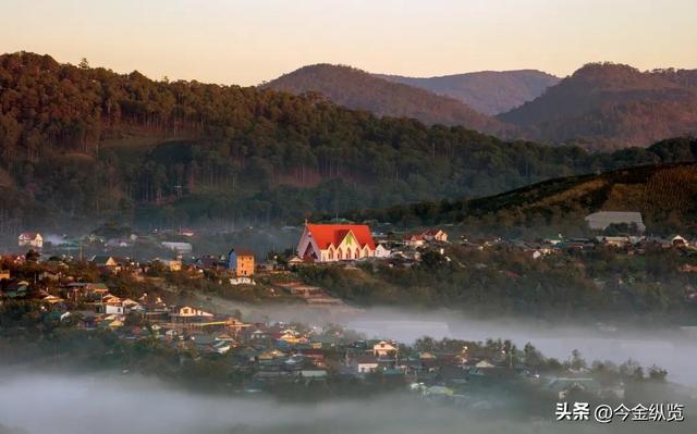 越南深山藏着个“宝藏县城”！美食好吃一百倍，去过南法的都馋哭