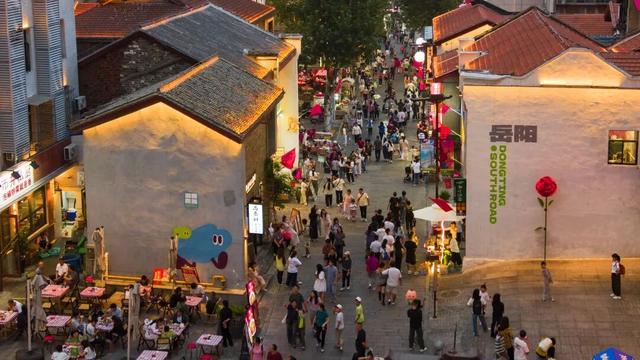 10月6日《光明日报》头版聚焦岳阳楼