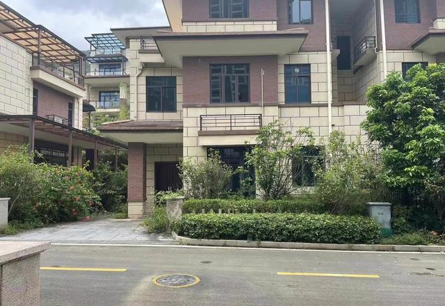 别墅不“香”了？有钱人纷纷逃离“别墅”，只因这4个坑实在难忍