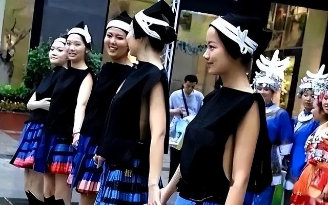 广西与贵州交界处的“菇类村”，女性衣着开放，以母系社会为主