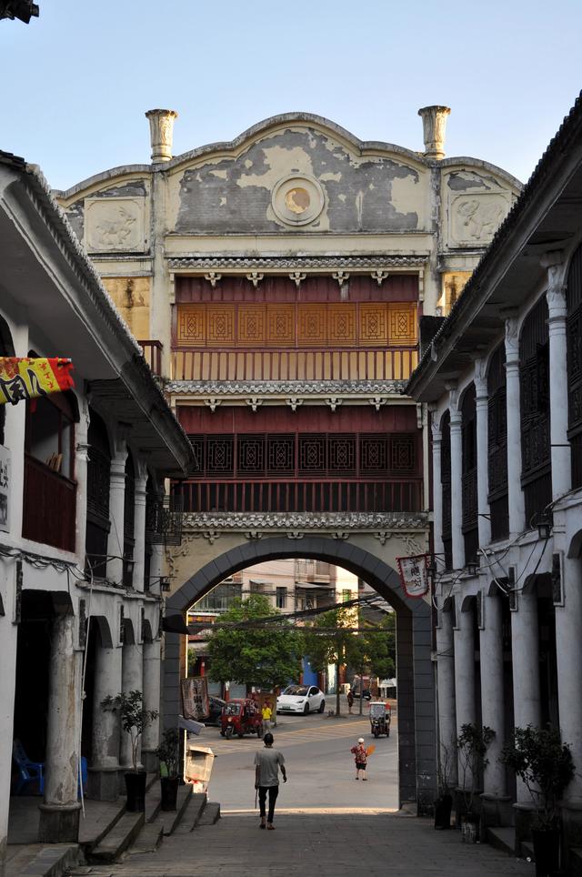比成都好吃10倍！这座鲜有游客的川东小城，美食遍地，美景小众！
