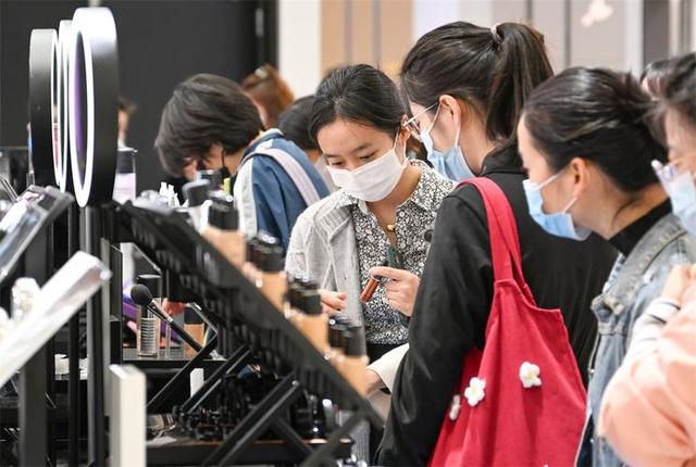 马云预言应验了？2025下半年手中有存款的人，或面临3大现实？