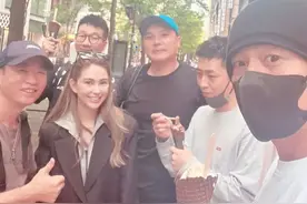 周杰伦连发20条动态，和朋友一起到东京旅游，昆凌帅气出镜图片