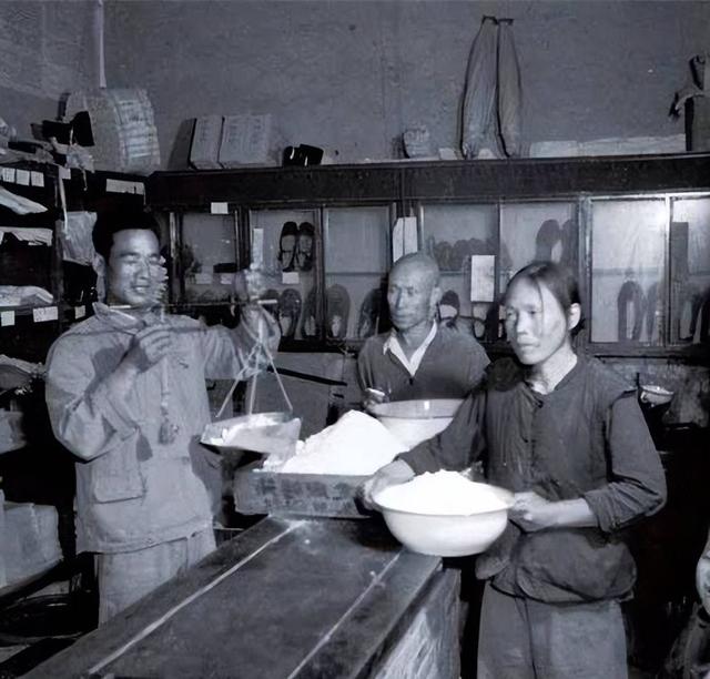 云南82岁老汉服毒自杀，警方发现：他是军委找了40年的人