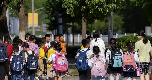 全国出生人口断崖：21年1062万人	，24年954万，25年令人意想不到