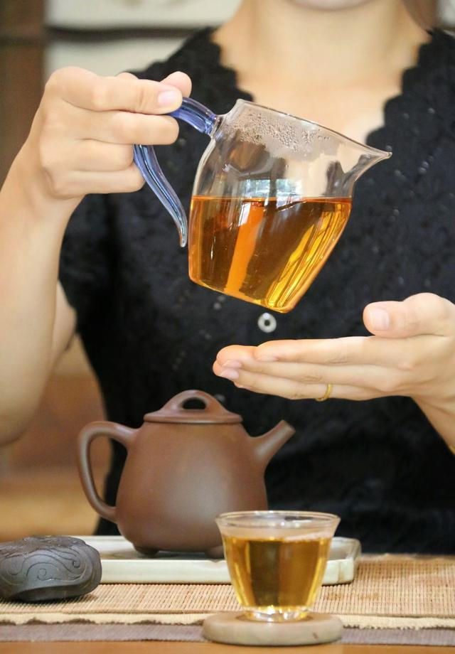 一颗龙珠泡一杯？教你两招，新手也能泡出层次好普洱