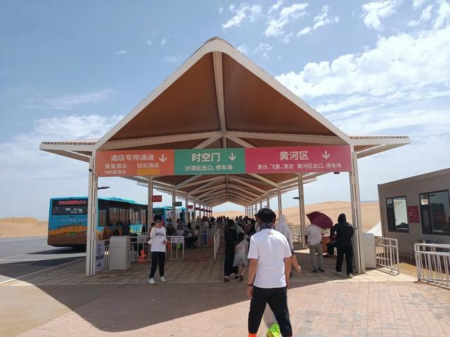 山东临沂人,千里向西,遇一场沙与河的初见。
