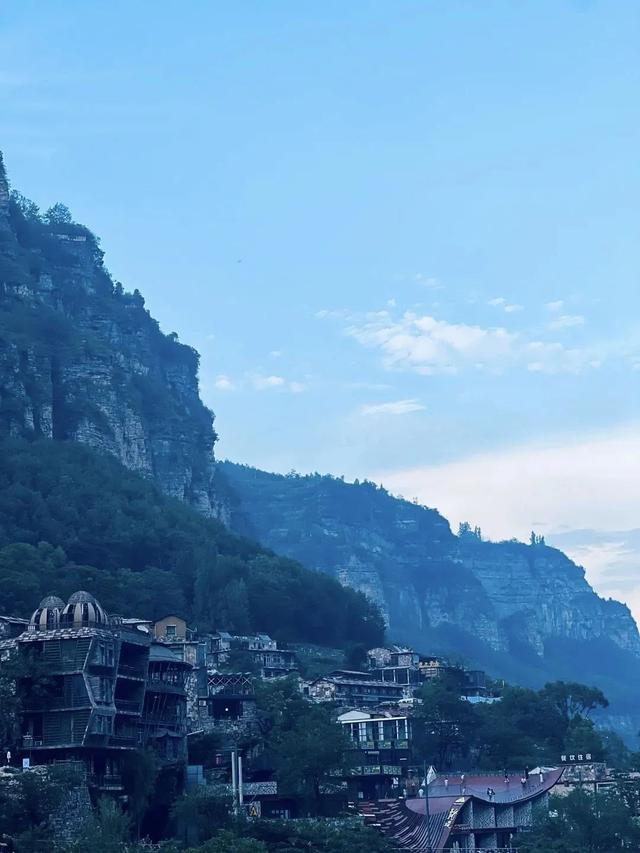 走进“实景课堂”，感悟红旗渠精神