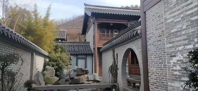 他们把废弃知青点，变成武当最美的“道隐山居”