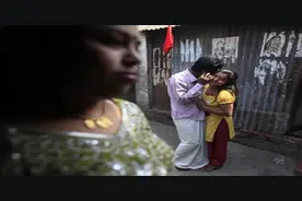 中国姑娘嫁印度小伙，生下儿子后婆婆非要来中国住，直言：不要来图片