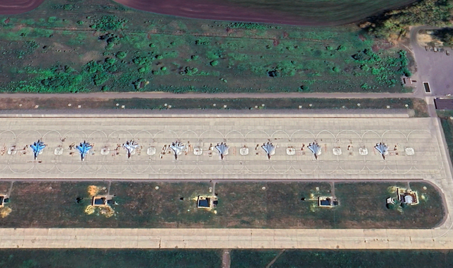 战火烧进俄腹地！乌游击队潜入机场深夜徒手纵火，烧没2架苏-30