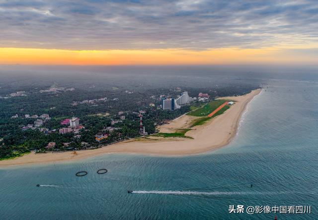 海南文昌：清澜海湾日出美景如画
