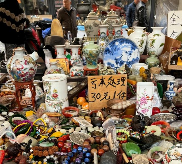 大量日本游客涌入北京，打着旅游幌子不去旅游不吃美食，为啥来？