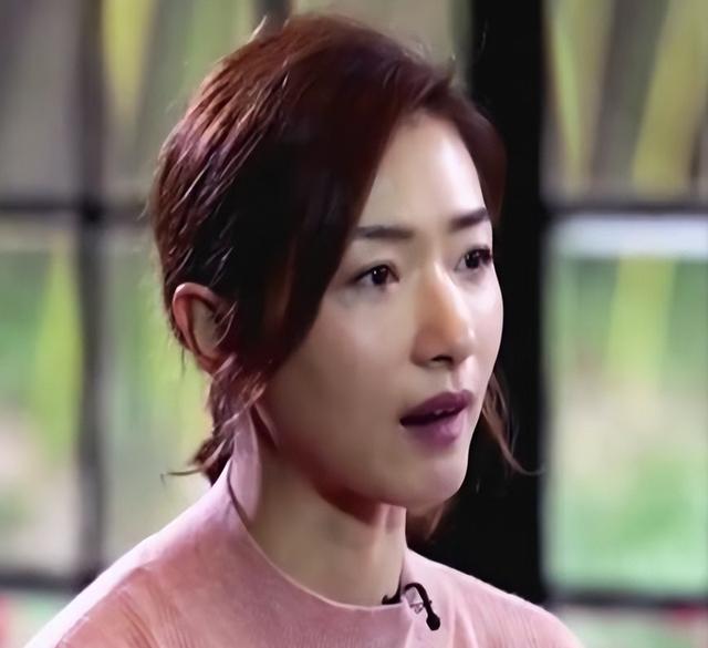 因长的太漂亮，七次拒绝导演“要求”被封杀，如今43岁凭实力走红