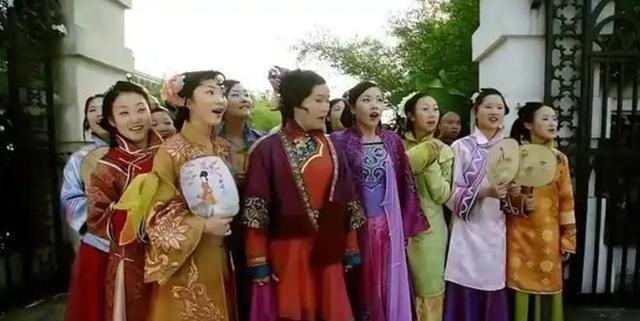 看了鸨鸟怎么交配，才知道古代青楼的老板娘，为何都叫“老鸨”！