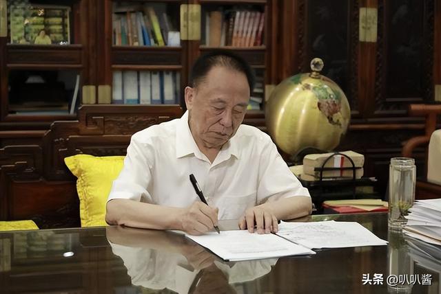 包养10位情妇，睡觉翻牌生下11个私生子，76岁还在拼命生娃！