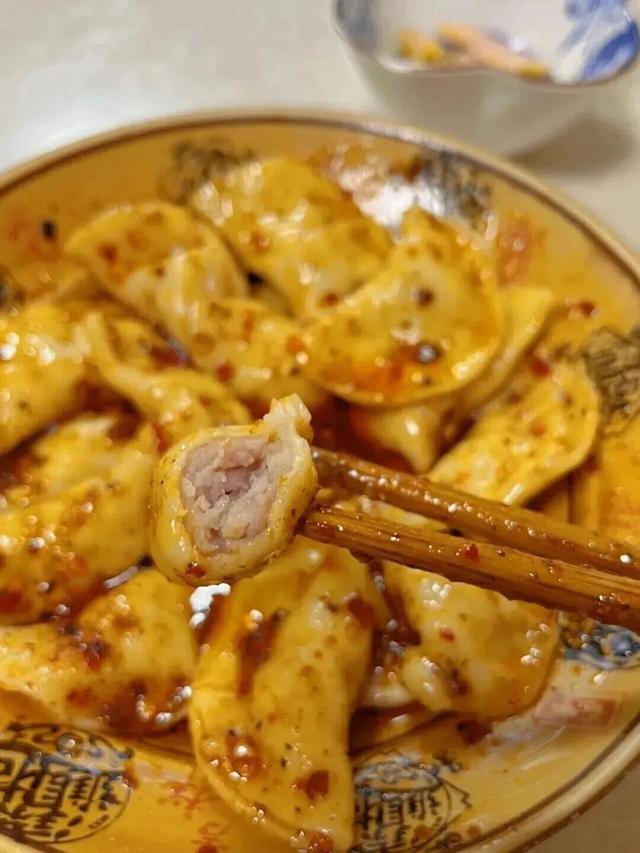 周末出国！高铁20min直达最美异域小城！风光极致美食无敌，入秋满城银杏美哭！