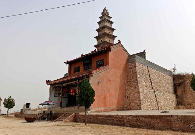 坡上孤塔——万荣八龙寺塔