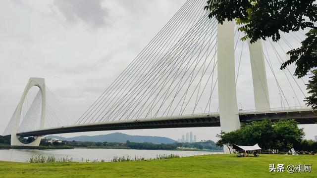 为了一碗生榨米粉，骑了20公里车，顺便向财神爷讨句八方来财。