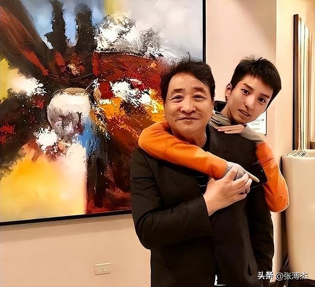75岁的姜昆没有想到：女儿46岁仍旧没有结婚，养子倒成了他的骄傲