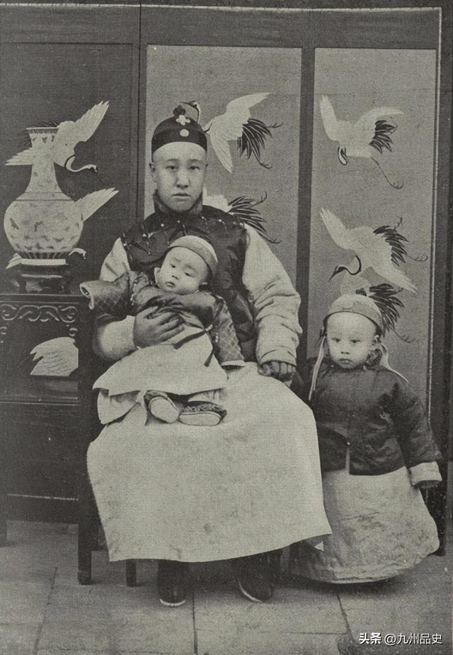 哥哥是皇帝、大伯是光绪、奶奶是慈禧	、他却非常低调地活到2015年