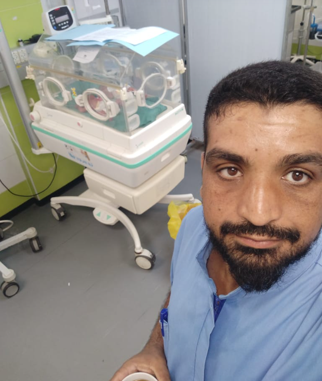 炸弹摧毁房子，饥饿掐住命根，加沙人的生活远比死亡更加残酷