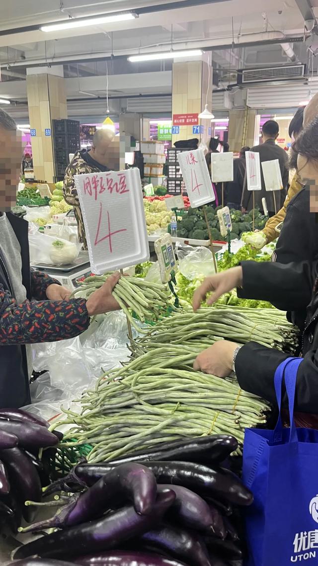 轨道直达的赶场地!地方超大,东西多,买菜这些超方便