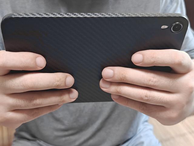 轻便耐用，抗指纹还耐手汗！墨罗ipad mini7 碳纤维保护壳体验