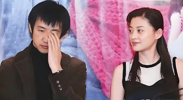 梅婷垫脚、李小冉挡灾，56岁鄢颇娶小15岁娇妻，值吗？