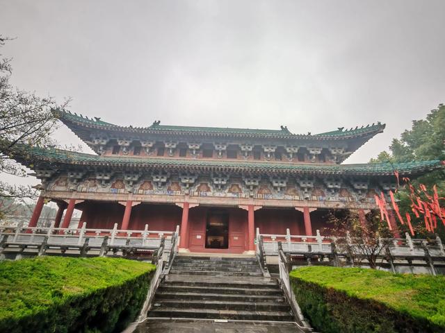 2025北京到海南行程第五天:离开河南进入湖北,雨中游览襄阳古城