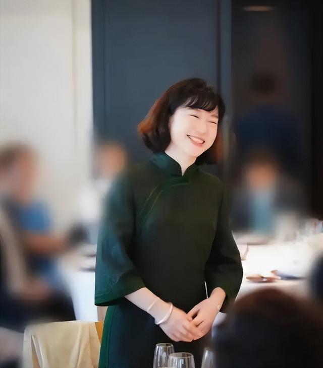 杨振宁去世，全网沉痛悼念！49岁翁帆无儿无女，她何去何从？