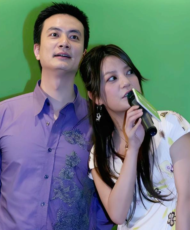 封杀4年，赵薇做梦也没想到	，如今56岁哥哥竟成了自己的“救赎”