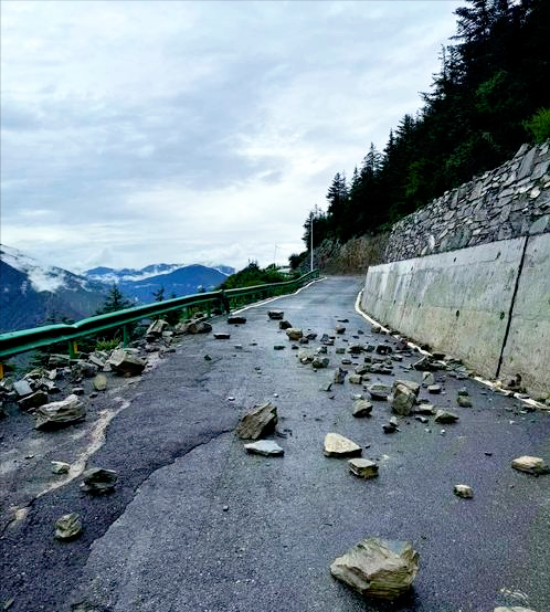 川西局势崩溃，旅游景点陷入困境，想去的朋友请三思！