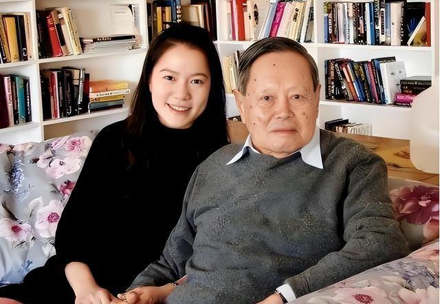 杨振宁告别仪式上，49岁翁帆近照曝光，原来杜致礼亲妹真的没说错