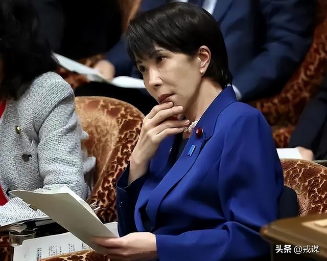 日本红叶季凉透！熊比游客多没人敢去，再加上得罪中国游客亏到哭