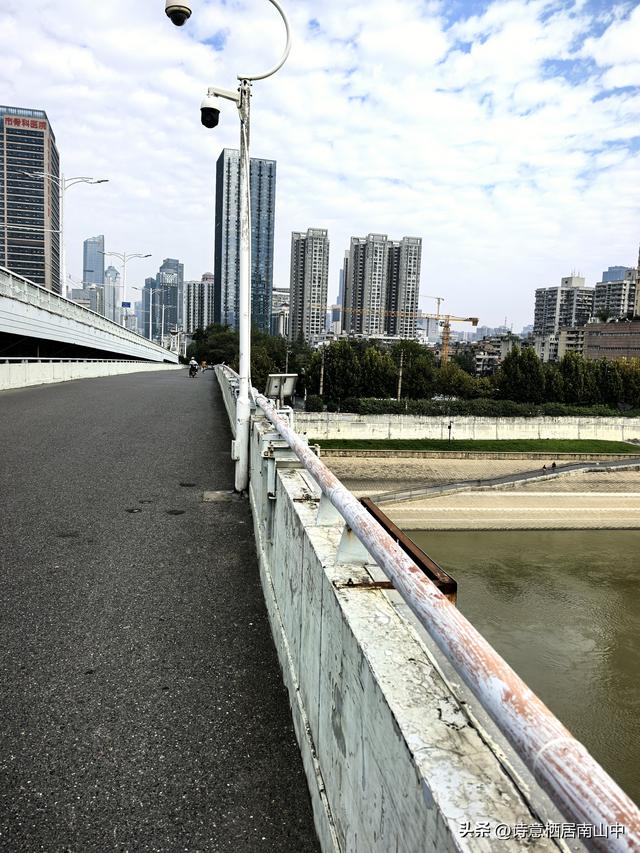 环长江(内环)骑行观光的路线与趣味:一江秋光连天际，满城烟火…