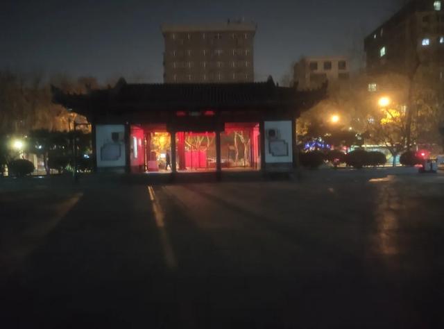 《2025年12月5日傍晚游西安红色回坊之地“莲湖公园”即景留影》