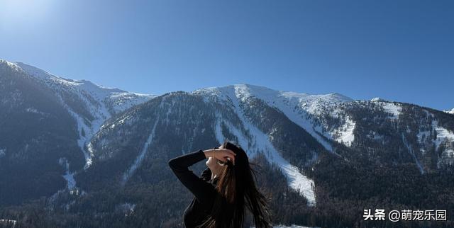雪花亲吻月亮湾，陌生旅伴一笑，我的独自上路瞬间不孤单
