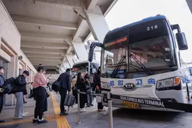 韩国拟严管年满65岁运输业司机图片