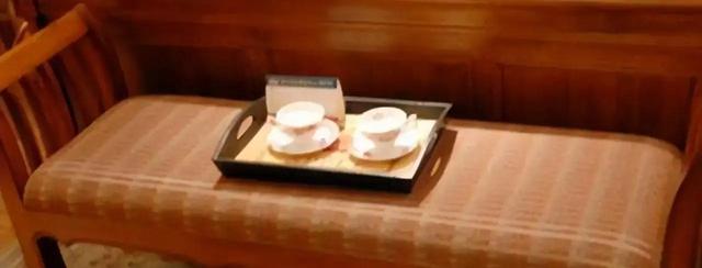 为何宾馆床尾都有一个凳子？原来这是古人发明的，叫“春凳”