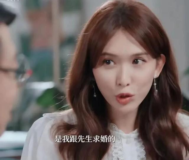 用力过猛！51岁林志玲打扮日系现身上海，女神还是“装嫩”？