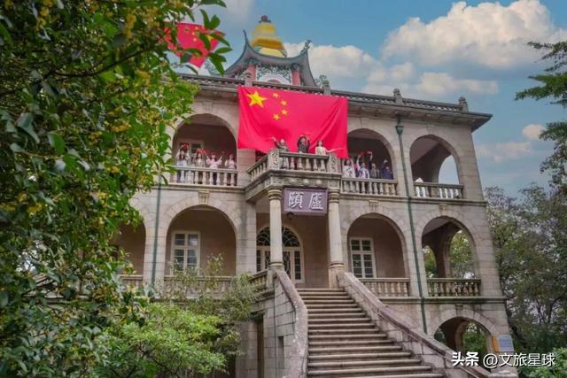 国庆氛围拉满！鸡公山漫山“中国红”，献礼祖国华诞