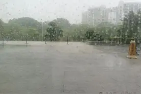 暴雨正在狂下！湖北强降雨进入最强时段，8级大风紧随而来图片