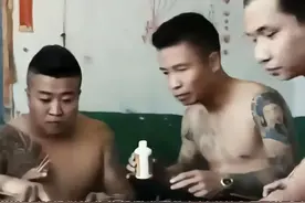 纹身硬汉变身政协委员：张浩的非凡之路，从网红到社会栋梁图片