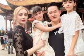 湖北男子苏华：被外国美女倒追，生2个混血宝宝，大女儿神似杨幂图片