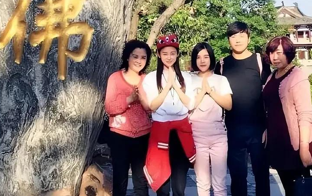 原来她早已去世！26岁全身溃烂不治而亡	，被全家8口“吸血”多年