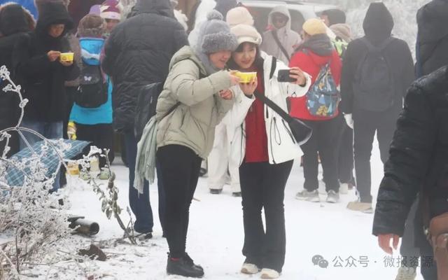 资源县：寒凝琼枝引客来 雾凇盛宴醉游人