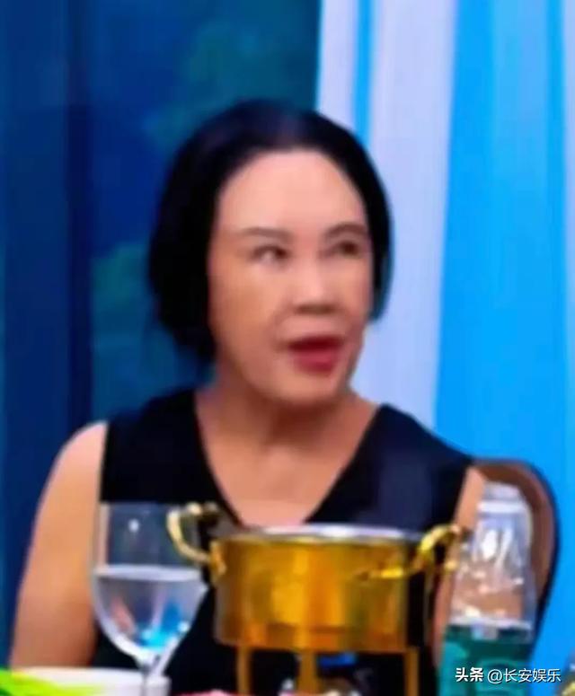 潘长江一家北京别墅宴客，餐厅大得像会所，妻子杨云罕见现身！