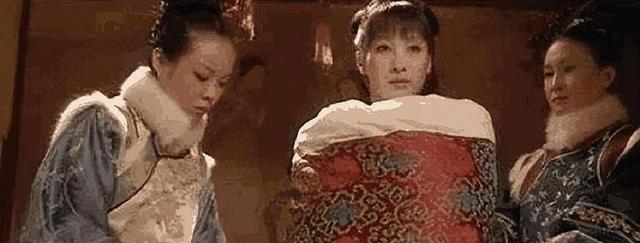 为什么清朝皇帝宠幸妃子之后，妃子根本无法走路，都要人扶着走？